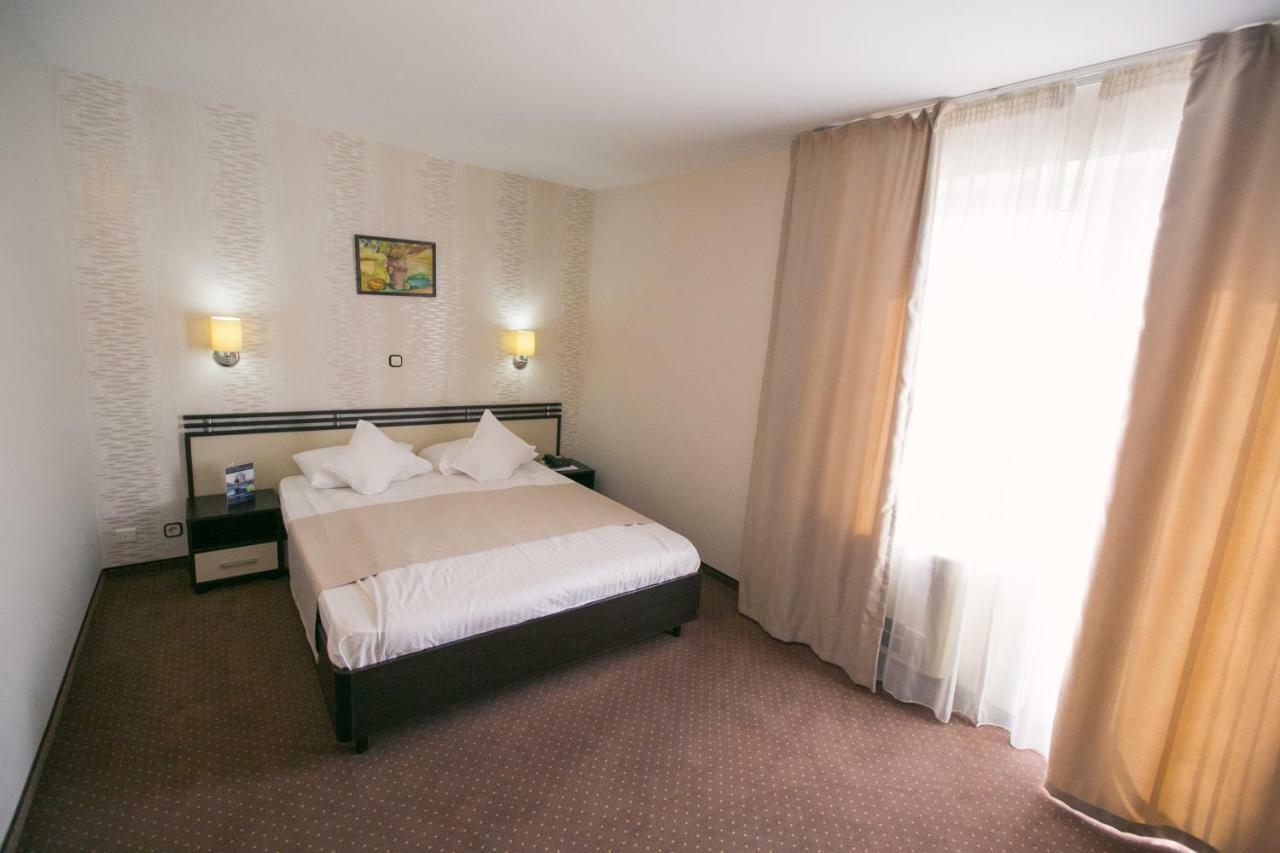 Hotel International ไบเลเฟลิกซ์ ภายนอก รูปภาพ